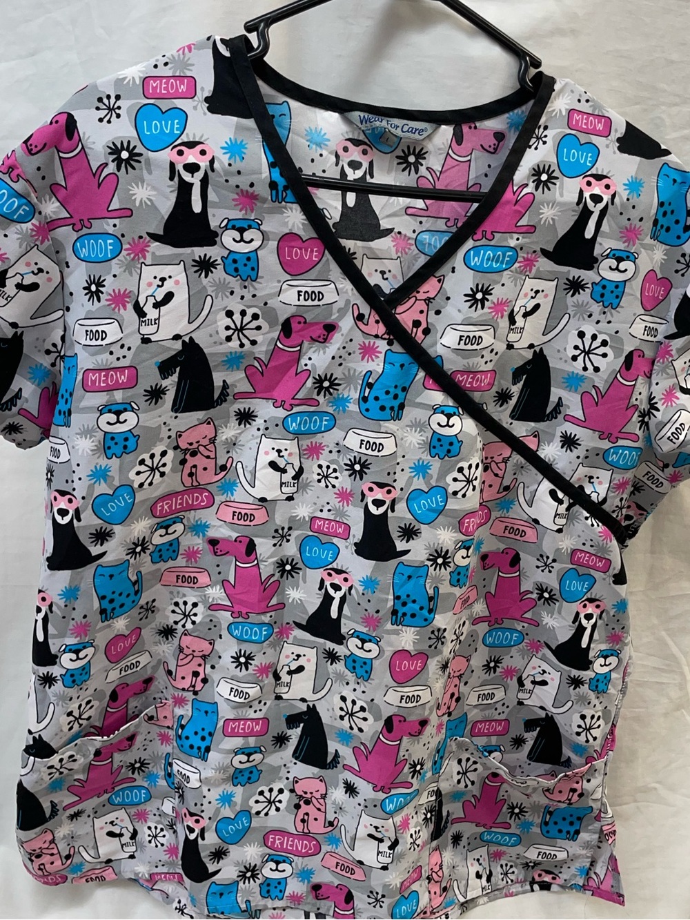 Wear for care Gray Scrub Top with Pink & Blue Puppy Print sz L